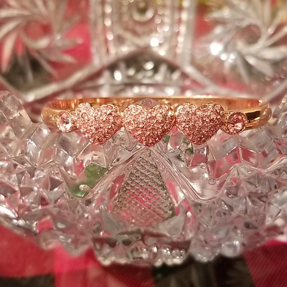 🕺💃HP🕺💃Betsy Johnson pink jewel bracelet - Picture 2 of 16